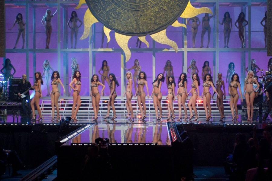 1 ใน 7 ตัวแทนสายสะพาย " THAILAND " ที่เข้ารอบลึกๆเวที MU และเข้ารอบ Top 15 คนที่ 2 ของประเทศไทย