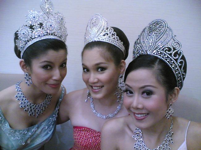 เมื่อนางงามรวมตัวกันนอกรอบ (บนเวที) จะเกิดอะไรขึ้น..มงกุฎคงเยอะนะ?????