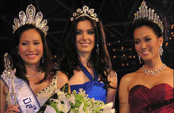 สาวงามทั้ง 3 คนสวยๆทั้งนั้น