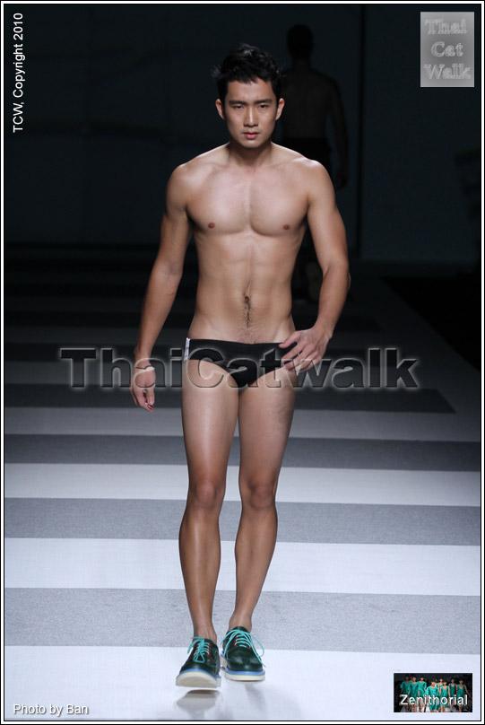 "แม็ค รัฐศาสตร์ จาก Elle Fashion Week 2010"