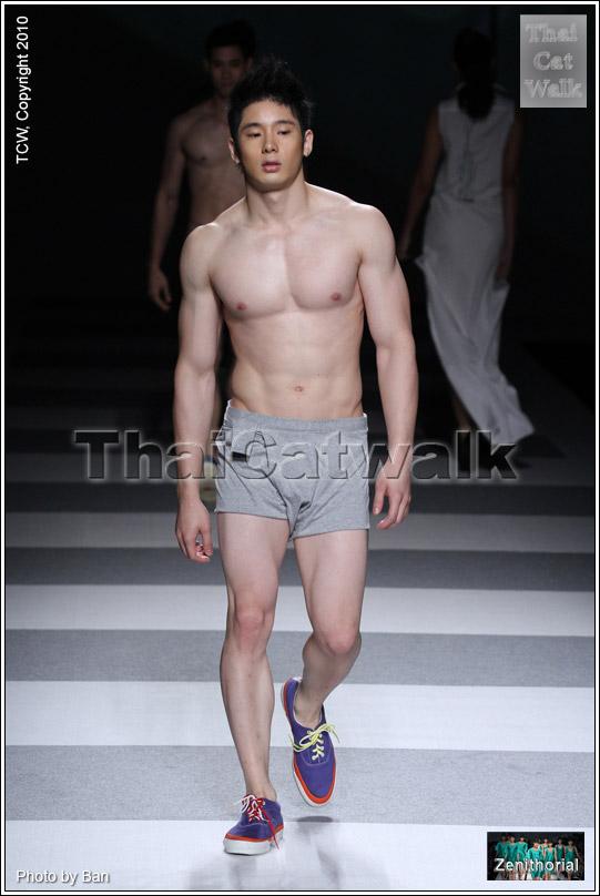 "แม็ค รัฐศาสตร์ จาก Elle Fashion Week 2010"