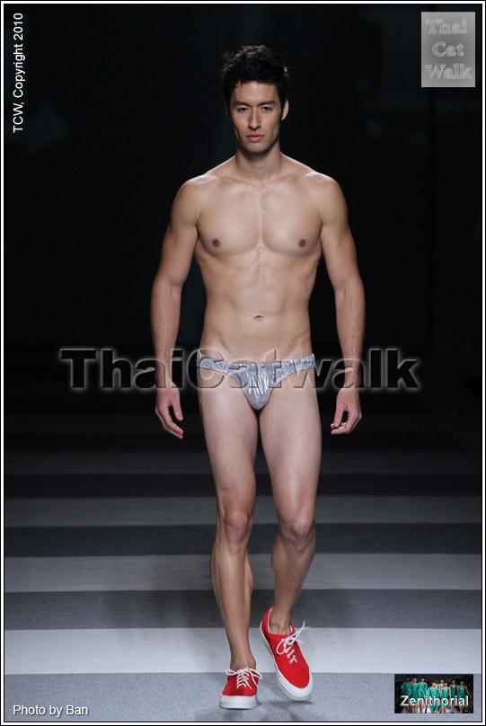 "แม็ค รัฐศาสตร์ จาก Elle Fashion Week 2010"