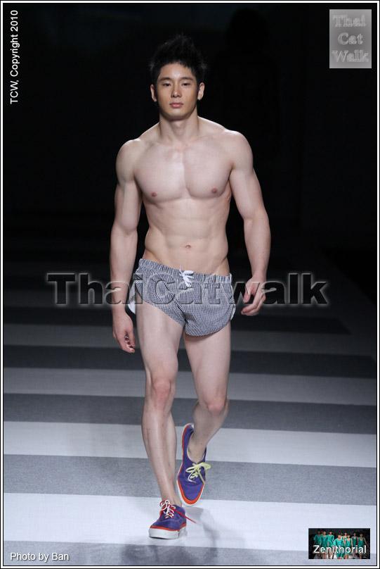 "แม็ค รัฐศาสตร์ จาก Elle Fashion Week 2010"