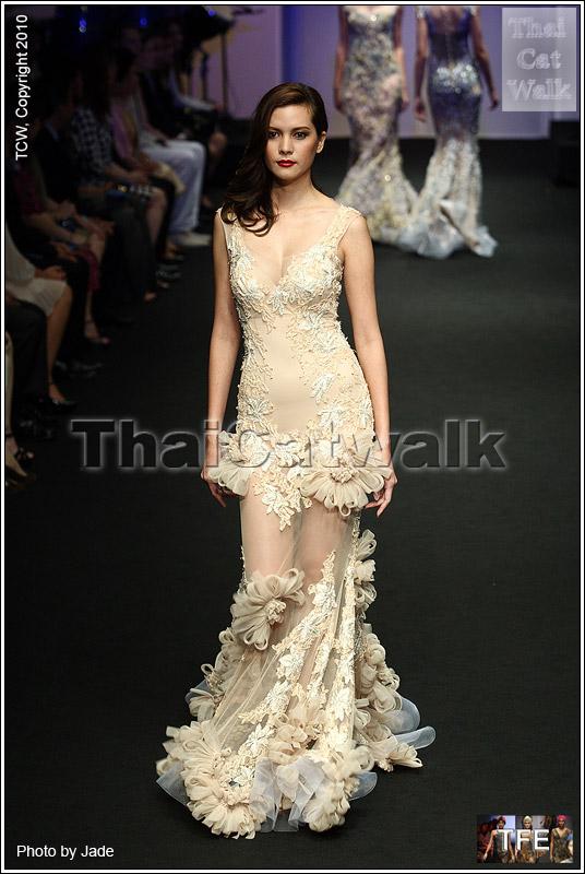 Thailand Fashion Expo 2010 ชุดราตรีสวยจังถ้านางงามไทยได้เป็นชุดราตรีหลักก็คงเลิศน่าดู