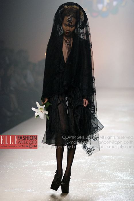 E L L E Fashion Week 2010 = = = = => > > Design By Kloset Red Carpet