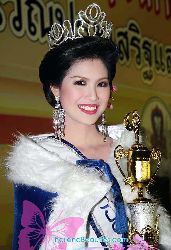 ก่อนมาเป็นนางสาวไทย 2553 เธอคือ สาวงามนครพิงค์ 2551 - กฤชภร หอมบุญญาศักดิ์
