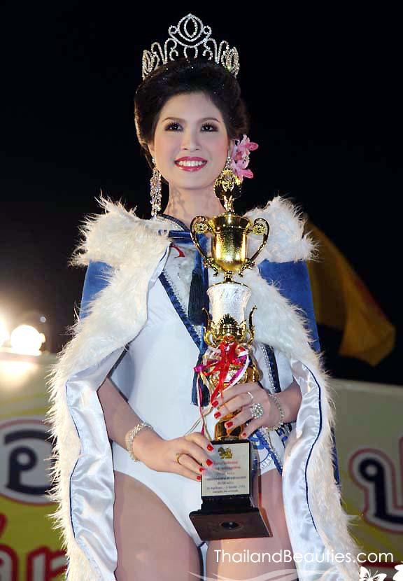 ก่อนมาเป็นนางสาวไทย 2553 เธอคือ สาวงามนครพิงค์ 2551 - กฤชภร หอมบุญญาศักดิ์