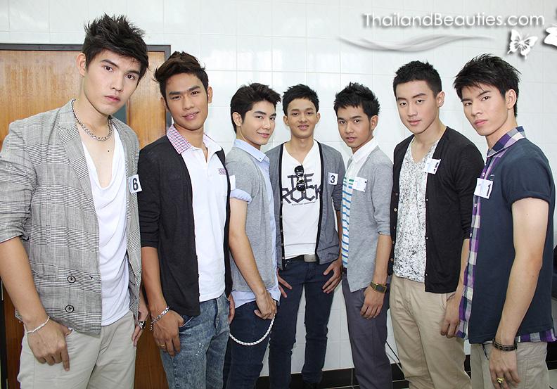 ผู้เข้าประกวดเดือน ของมหาวิทยาลัยราชภัฏสวนดุสิต ประจำปี ๒๕๕๓