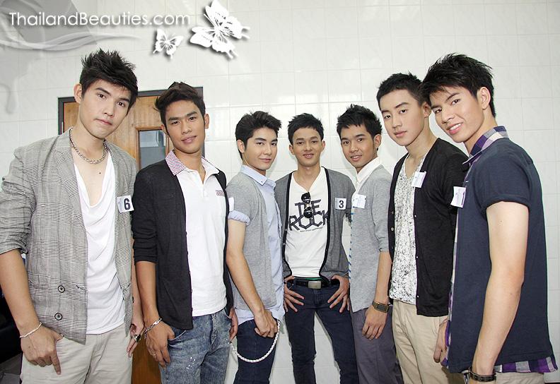ผู้เข้าประกวดเดือน ของมหาวิทยาลัยราชภัฏสวนดุสิต ประจำปี ๒๕๕๓
