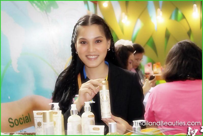 จาก มิสไทยแลนด์ยูนิเวิร์ส ๒๕๔๕ สู่ " Janjira Spa " ของลูกจัน-จันจิรา จันทร์โฉม