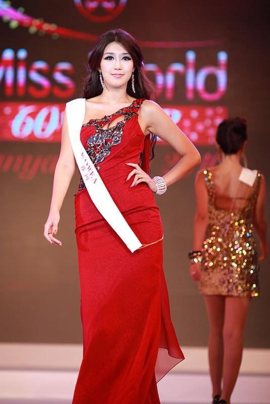 ชุดราตรีของประเทศอื่นๆ วันประกวด TOP MODEL และ Miss World Designer Dress Award
