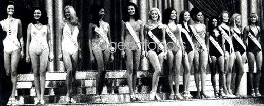 MISS WORLD 1972 คนที่ 2 นับจากด้านซ้ายมือในภาพ
