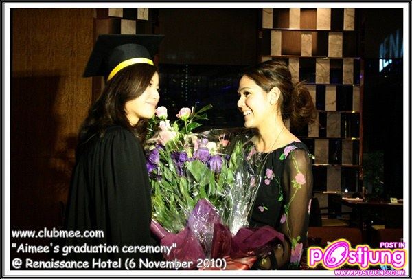 ชมพู่ ร่วมแสดงความยินดีกับเอมมี่ ในวันรับปริญญา