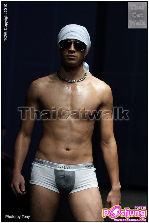อังเดร เดินแบบ...เซ็กซี่เกินห้ามใจ