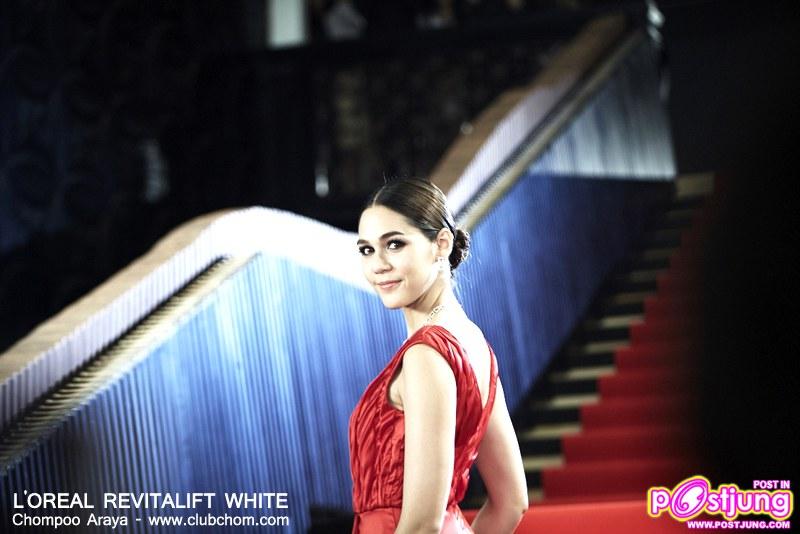 ชมพู่ อารยา สวยสง่ามากบนพรหมแดง