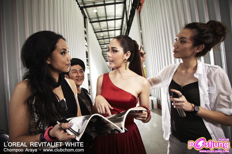 ชมพู่ อารยา สวยสง่ามากบนพรหมแดง