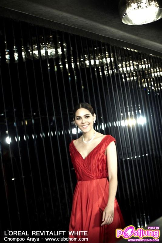 ชมพู่ อารยา สวยสง่ามากบนพรหมแดง