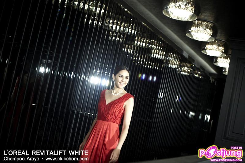 ชมพู่ อารยา สวยสง่ามากบนพรหมแดง