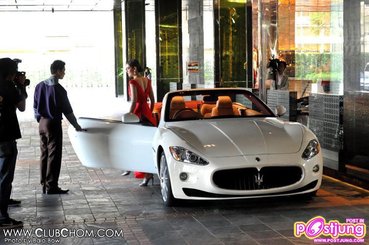 ชมพู่ สวยสง่าในชุดแดงกับการเป็นพรีเซ็นเตอร์ L'ORAEL