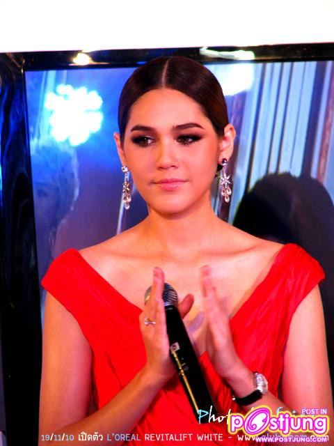 ชมพู่ สวยสง่าในชุดแดงกับการเป็นพรีเซ็นเตอร์ L'ORAEL