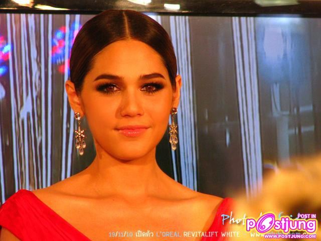 ชมพู่ สวยสง่าในชุดแดงกับการเป็นพรีเซ็นเตอร์ L'ORAEL