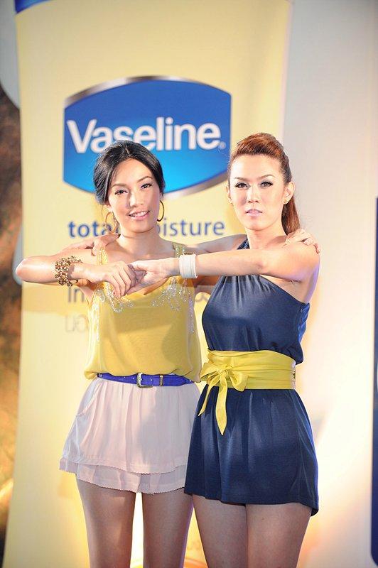 เมย์ เฟื่อง + เมย์ พิชญ์ ในงาน Vaseline