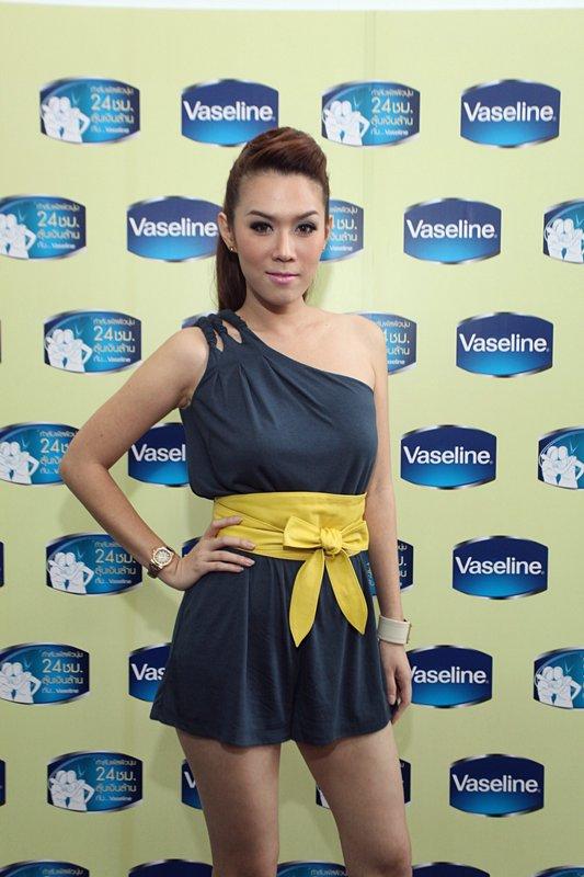 เมย์ เฟื่อง + เมย์ พิชญ์ ในงาน Vaseline