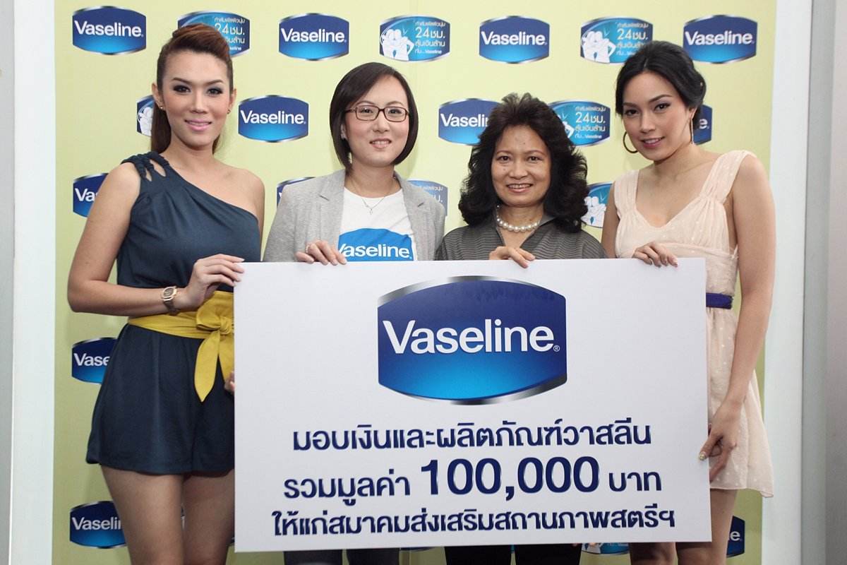 เมย์ เฟื่อง + เมย์ พิชญ์ ในงาน Vaseline