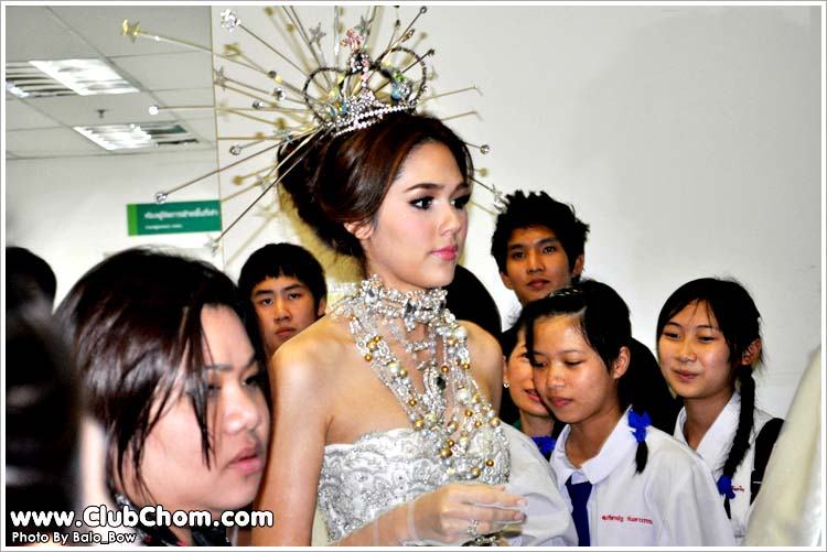 เวียร์ ชมพู่ เจ้าชายและเจ้าหญิงในโลกนิทาน