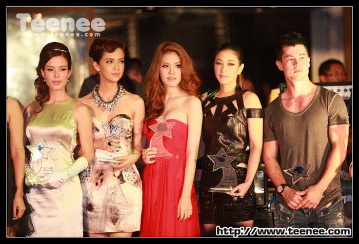 ชมพู่ นำทีมดารารับรางวัลเซ็กซี่