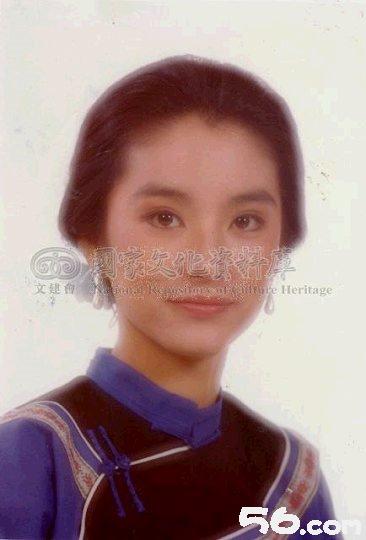 มีหลายหลายอย่างที่ ระหว่างดาราแต่ละยุคที่มีเหมือนกัน คือความสวยและสวยมากๆๆๆ