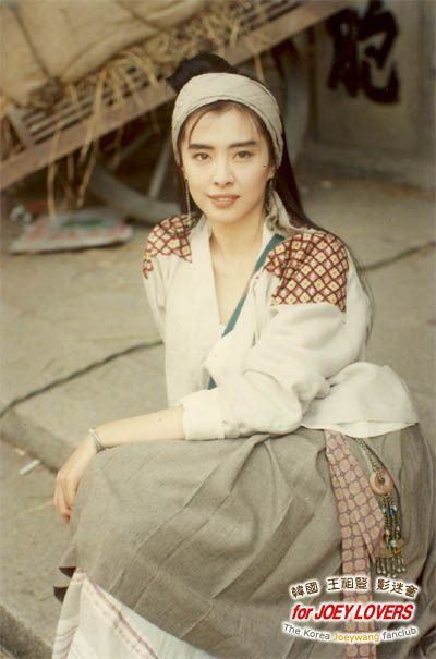 มีหลายหลายอย่างที่ ระหว่างดาราแต่ละยุคที่มีเหมือนกัน คือความสวยและสวยมากๆๆๆ