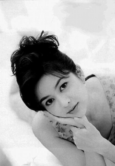 มีหลายหลายอย่างที่ ระหว่างดาราแต่ละยุคที่มีเหมือนกัน คือความสวยและสวยมากๆๆๆ