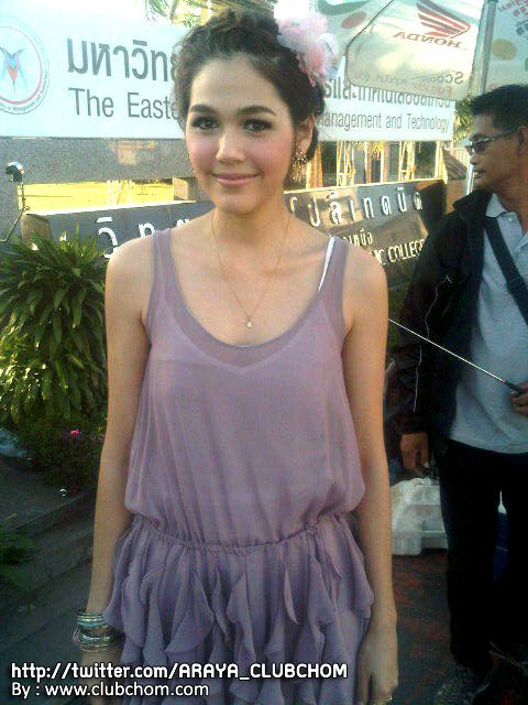 ชมพู่ อารยา กับงานโชว์ตัวที่จ.อุบลราชธานี