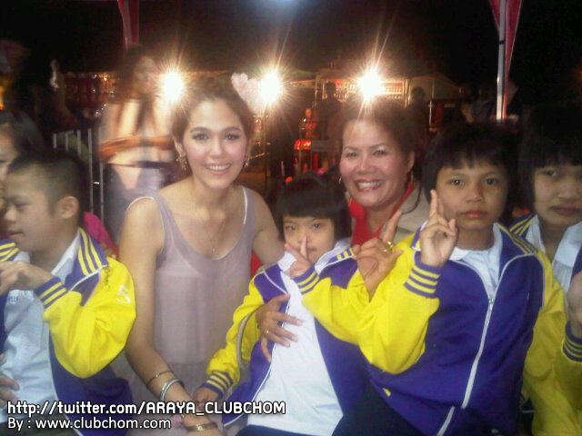 ชมพู่ อารยา กับงานโชว์ตัวที่จ.อุบลราชธานี