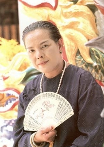 อัญชลี ไชยศิริ รับบท เม่งฮวย (คุณนายที่ 1)
