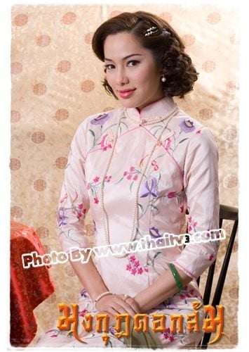 รินลณี ศรีเพ็ญ รับบท เยนหลิง (คุณนายที่ 2)