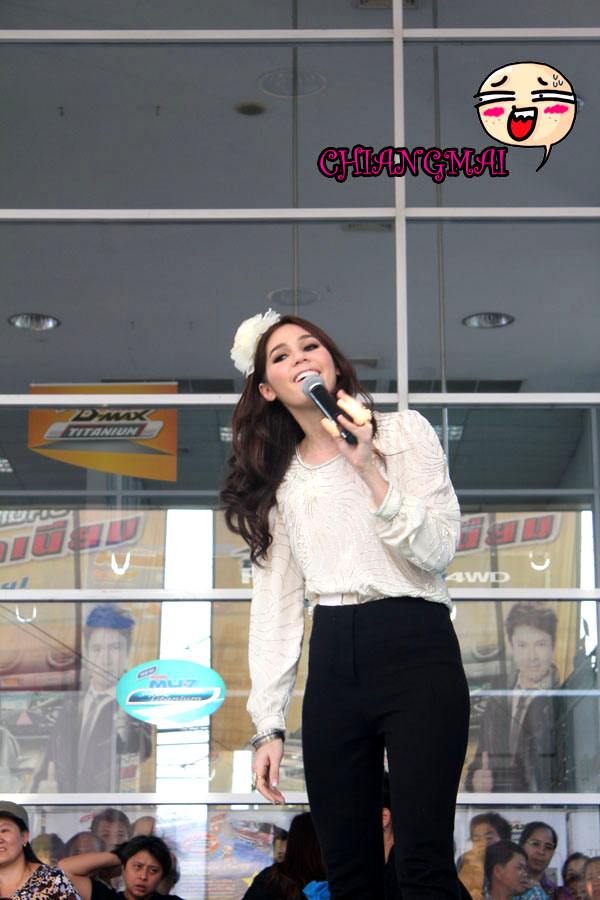 ชมพู่ อารยา โชว์ตัวที่เชียงใหม่