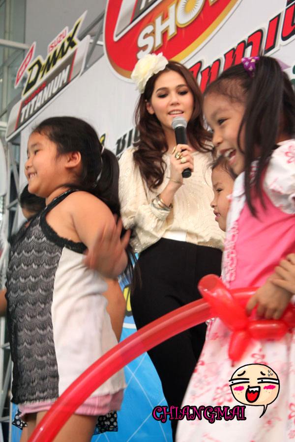 ชมพู่ อารยา โชว์ตัวที่เชียงใหม่