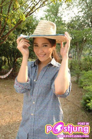 ผู้ใหญ่ลีกับนางมาค่ะ