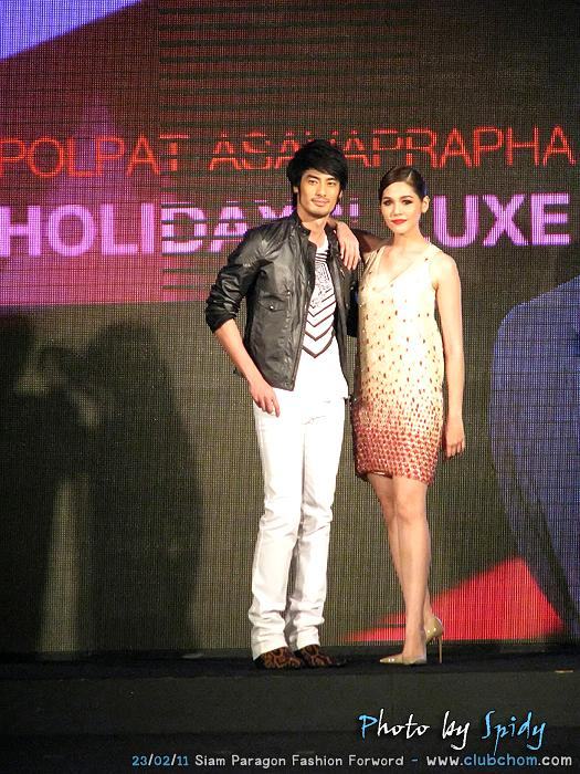 ชมพู่ อารยา มาในชุดฟินนาเล่ในงาน Siam Paragon Fashion Forword