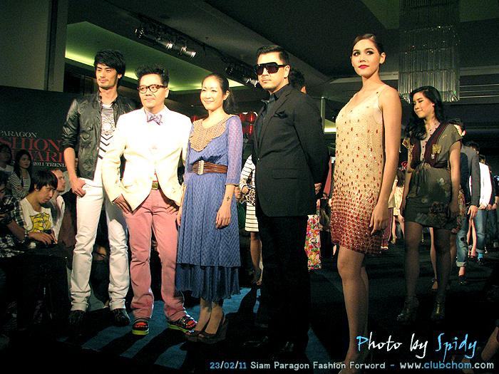 ชมพู่ อารยา มาในชุดฟินนาเล่ในงาน Siam Paragon Fashion Forword