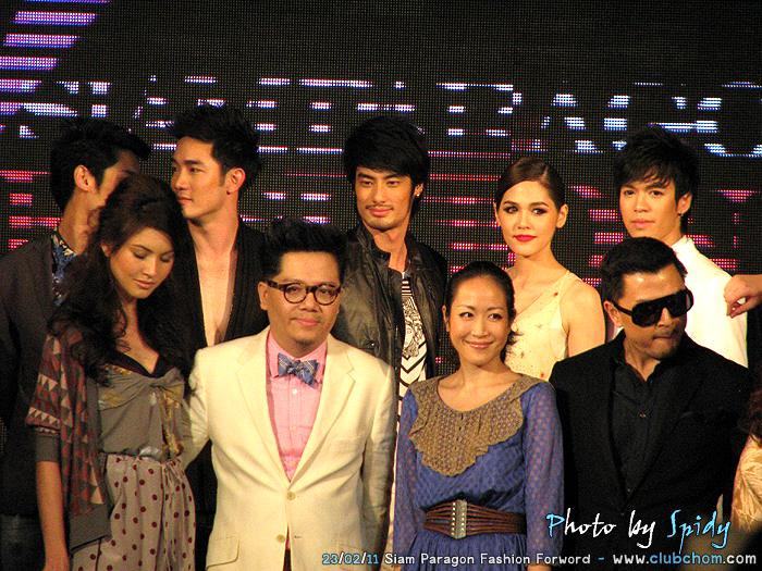 ชมพู่ อารยา มาในชุดฟินนาเล่ในงาน Siam Paragon Fashion Forword