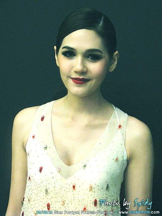 ชมพู่ อารยา มาในชุดฟินนาเล่ในงาน Siam Paragon Fashion Forword