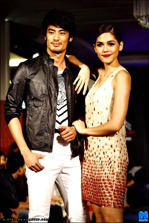 ชมพู่ อารยา มาในชุดฟินนาเล่ในงาน Siam Paragon Fashion Forword