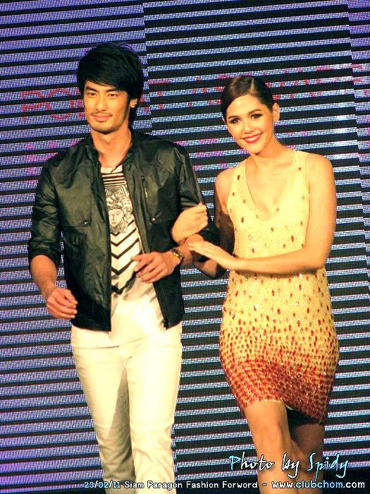 ชมพู่ อารยา มาในชุดฟินนาเล่ในงาน Siam Paragon Fashion Forword