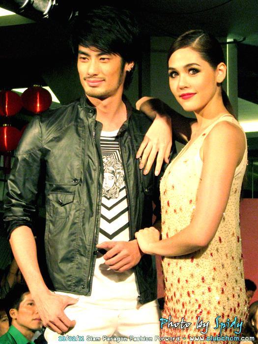 ชมพู่ อารยา มาในชุดฟินนาเล่ในงาน Siam Paragon Fashion Forword