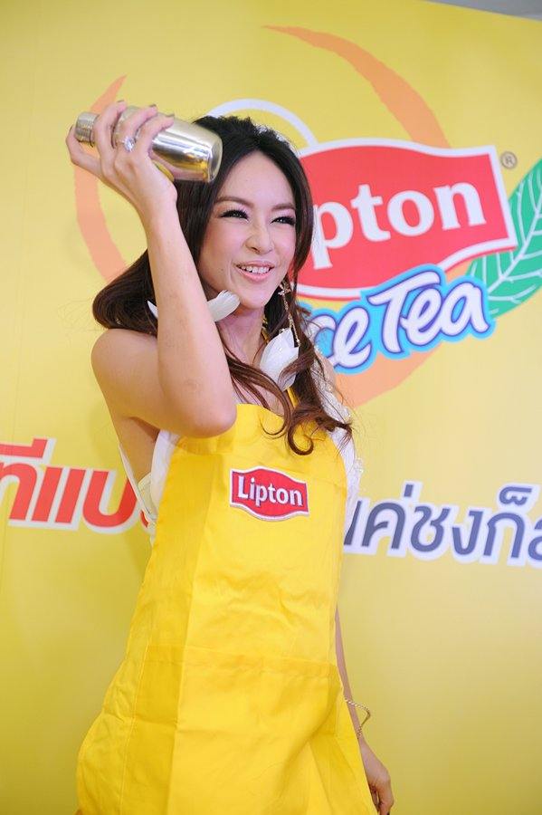 เป้ย วู้ดดี้ ไทเทเนี่ยม เปิดงาน Lipton Ice Bar