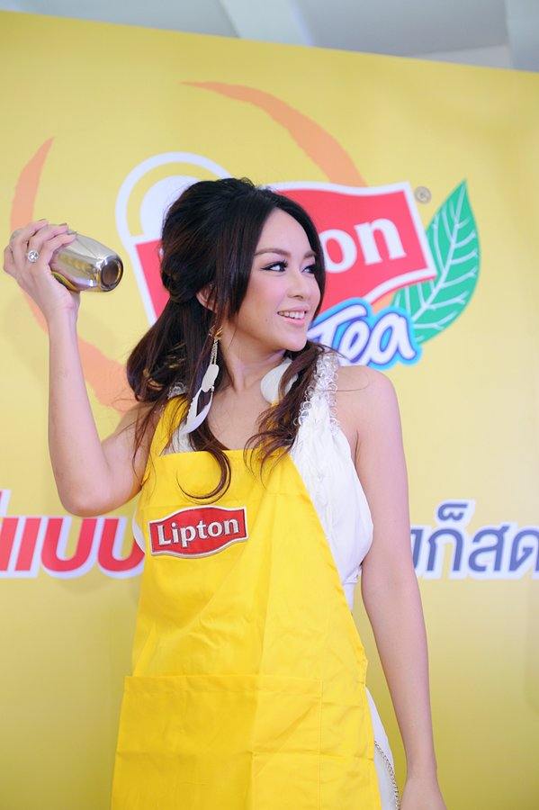 เป้ย วู้ดดี้ ไทเทเนี่ยม เปิดงาน Lipton Ice Bar