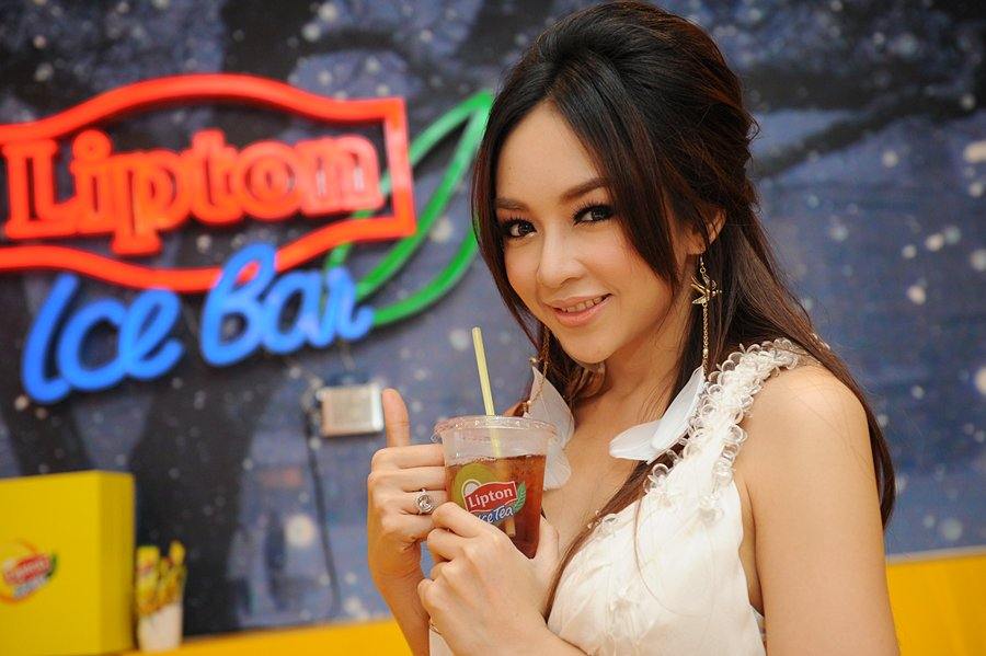 เป้ย วู้ดดี้ ไทเทเนี่ยม เปิดงาน Lipton Ice Bar